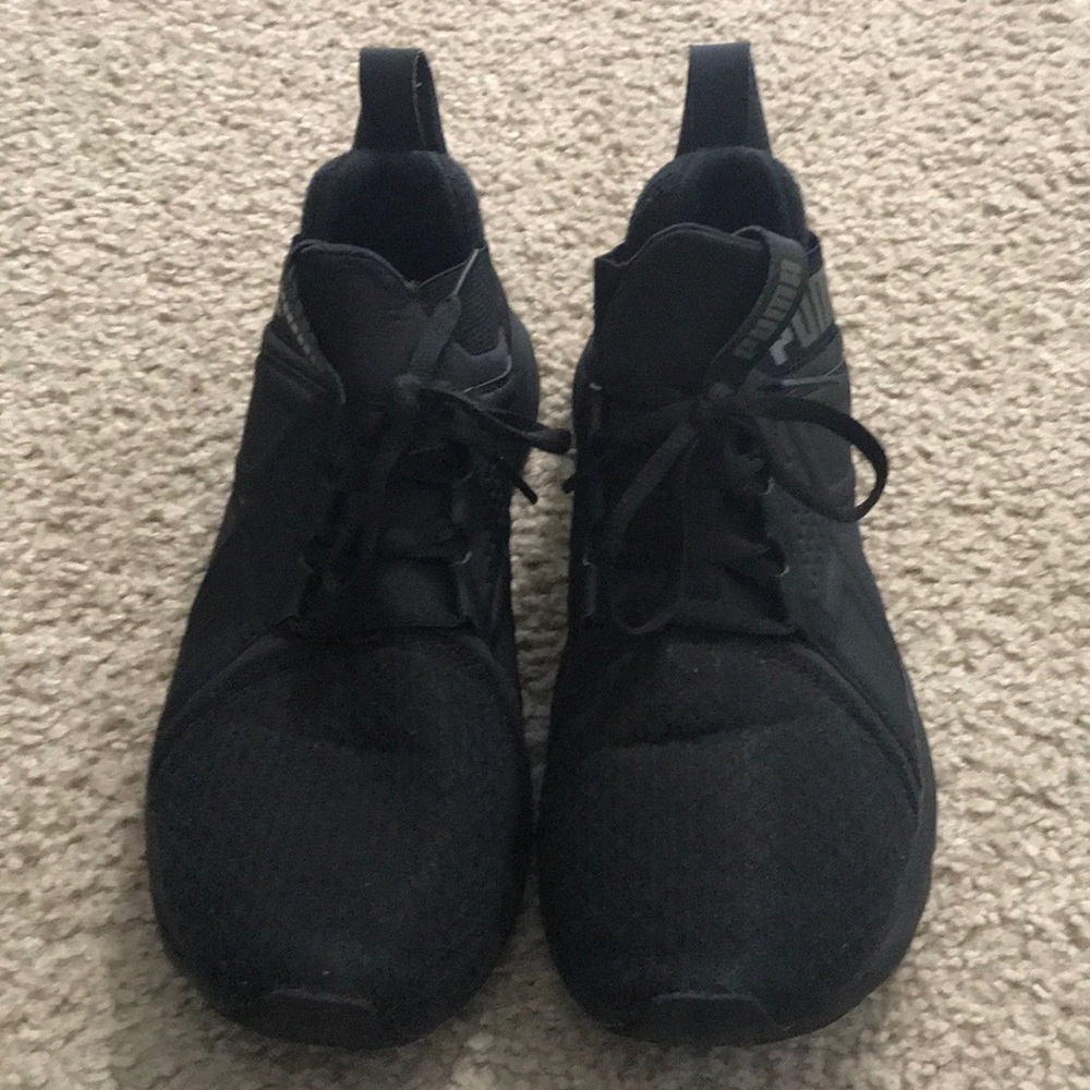 Boys pumas!!! Worn twice!!! Size 5